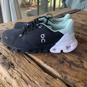 ON running Cloudflyer W8